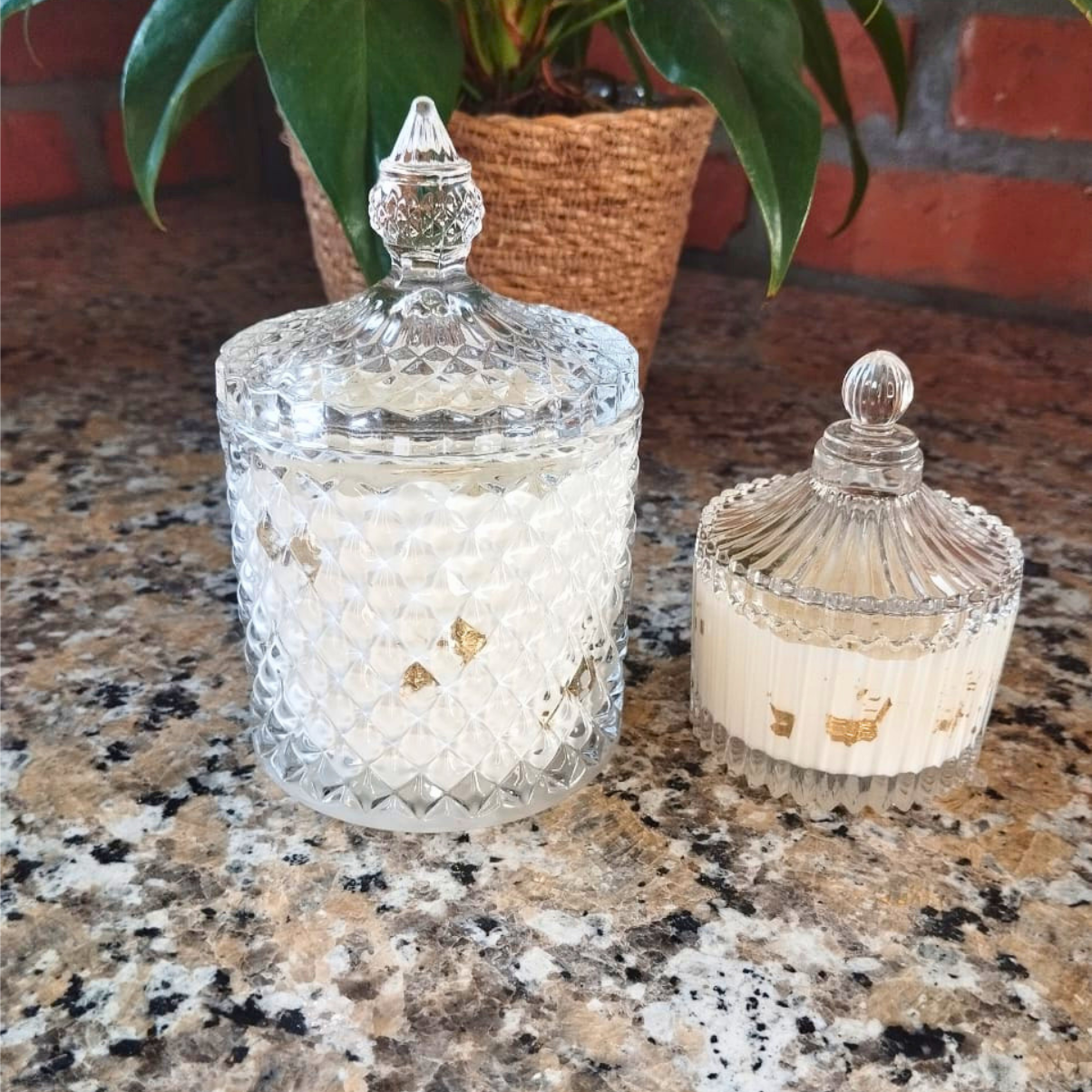 Vela Aromática Artesanal em Vidro Decorativo - PERLA ROSÉ - Lumina Aura